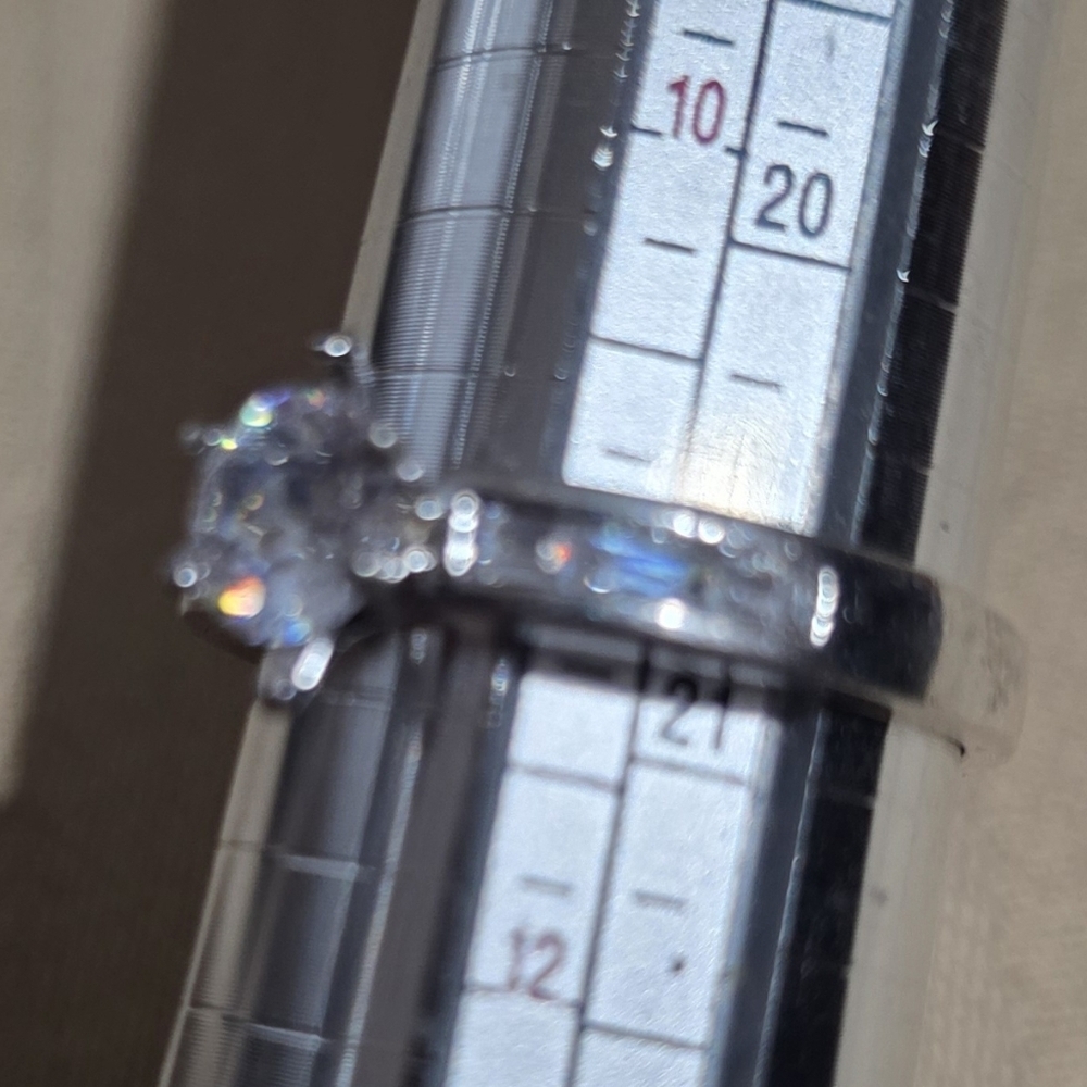 1 CT ROUND BRILLIANT SIMULATED DIAMOND RING SIZE 11 SET IN 925 STERLING SILVER - Picture 5 of 6